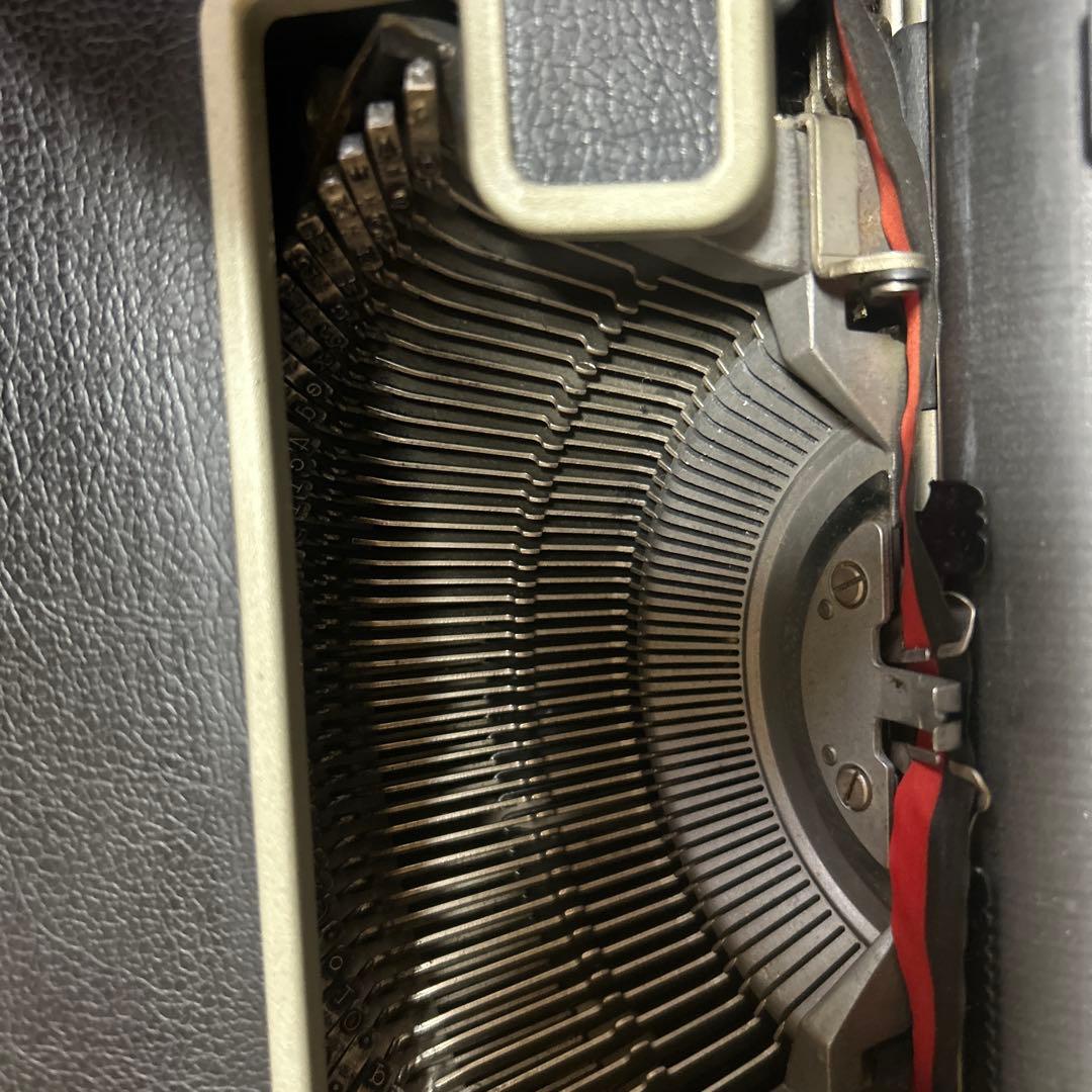 英文タイプライター　Olivetti lettera DL