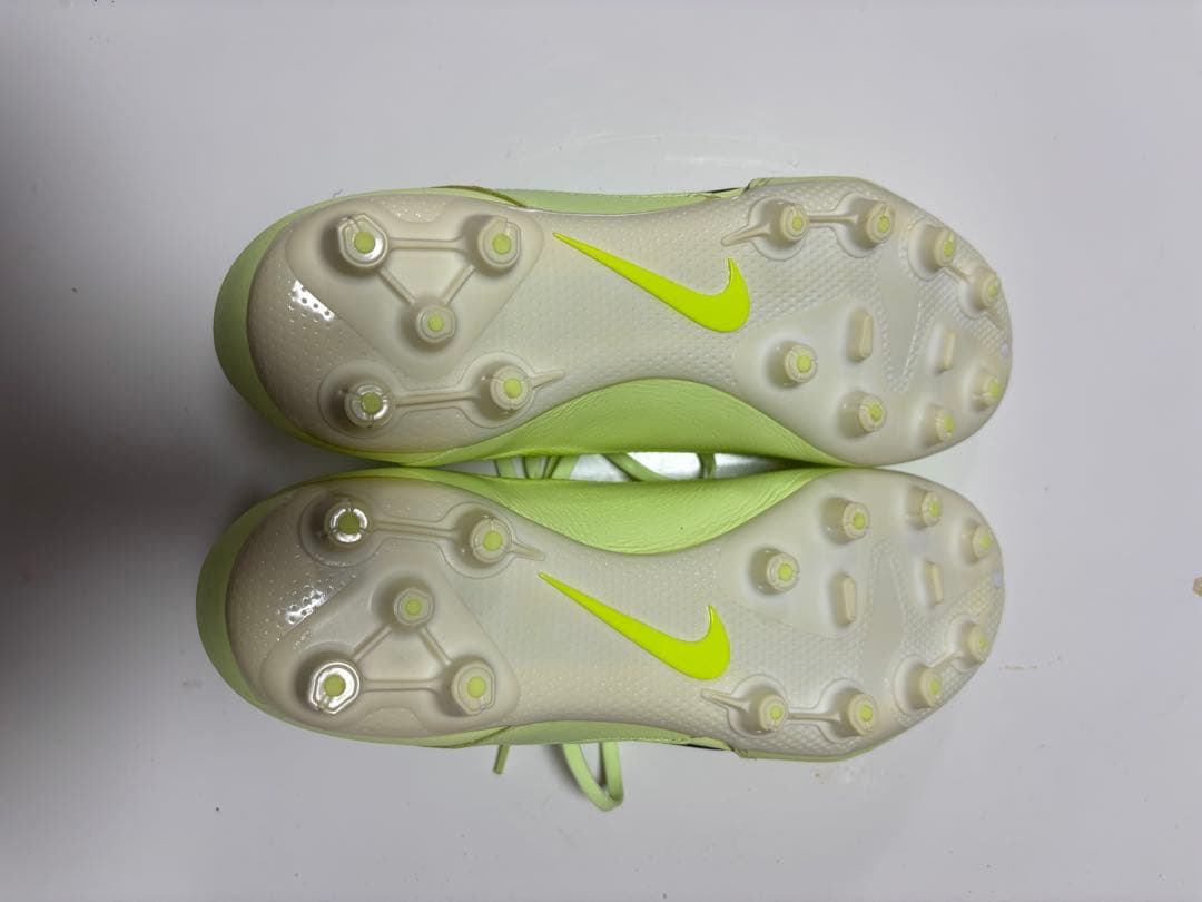 Nike Tiempo 蛍光イエロー サッカーシューズ - メルカリ