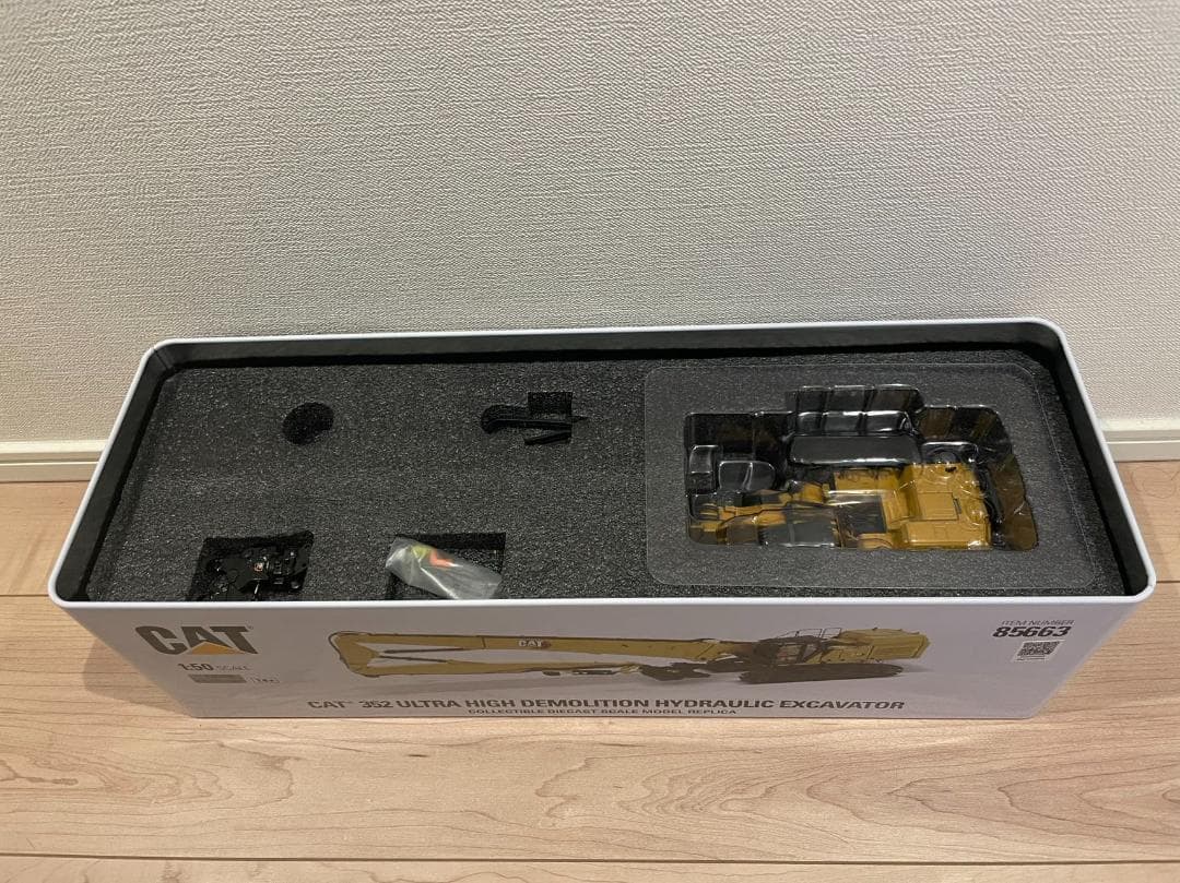 ミニカー 604-008 DM 1/50 CAT 352 UHD 85663