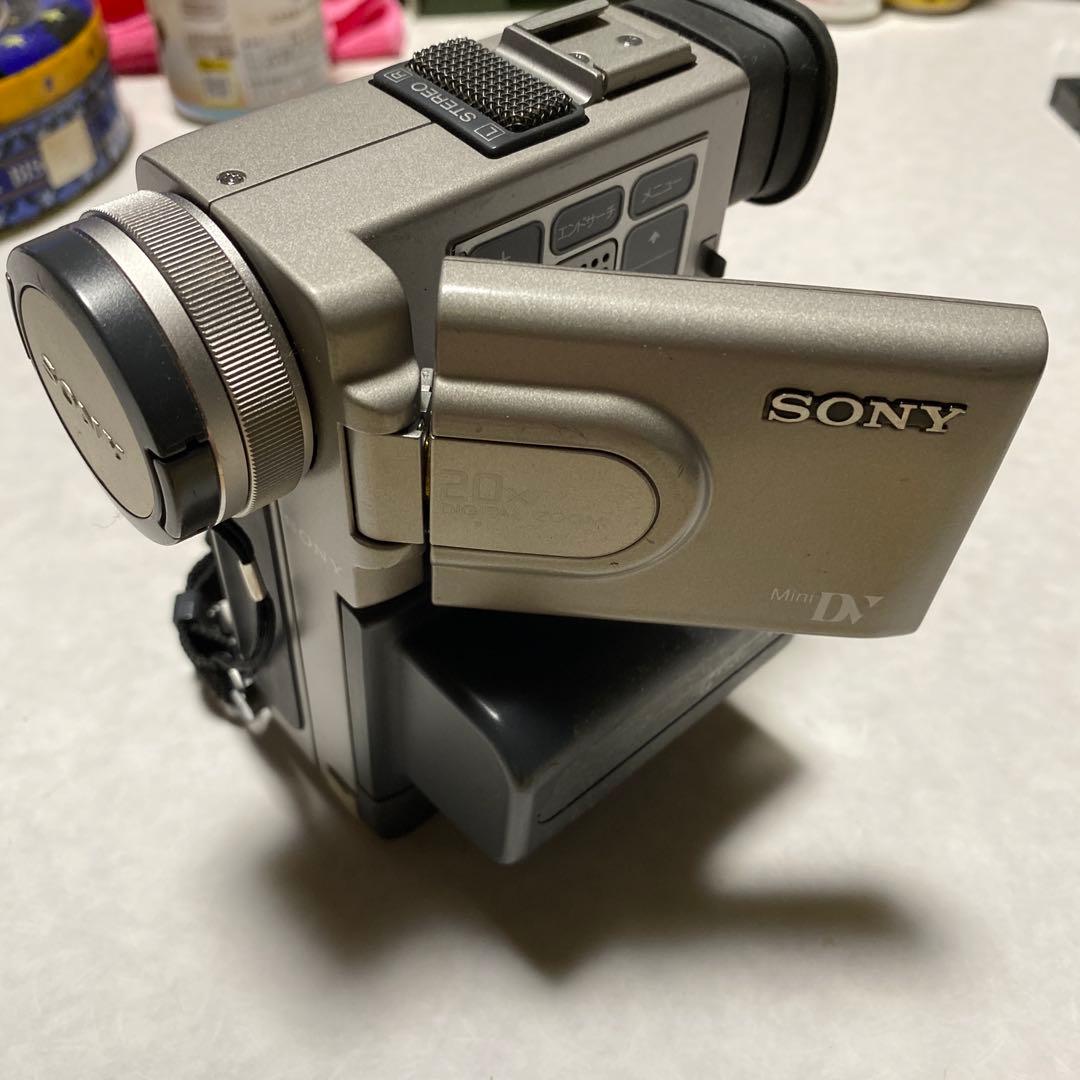 SONY miniDVビデオカメラ DCR-PC7 ① The 1996 Sony DCR-PC7 was the world's smallest and lightest