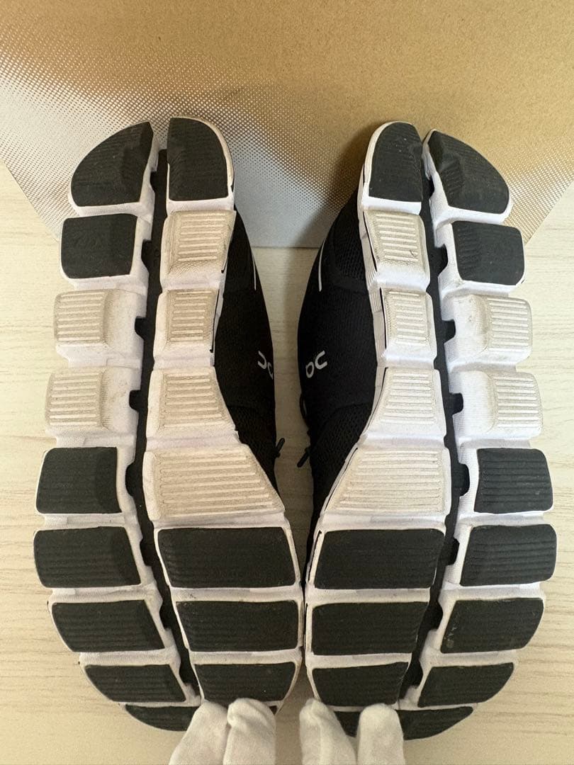 靴 On Cloud Black | White 26.5cm