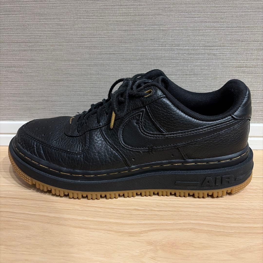 靴 NIKE AIR FORCE 1 LUXE 26.5cm