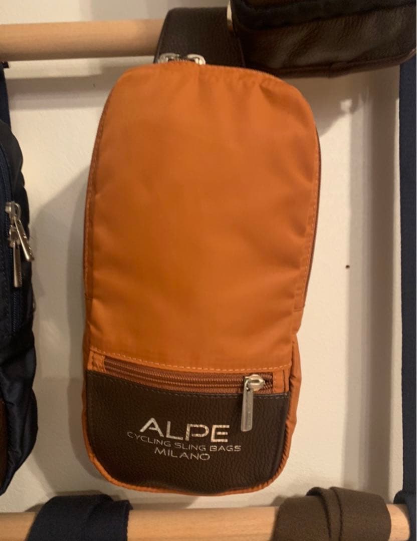 ミラノ製高級本皮サイクリングバック 収納力を重視した大きめ撥水レザーボディバッグ・日本製高級バッグ