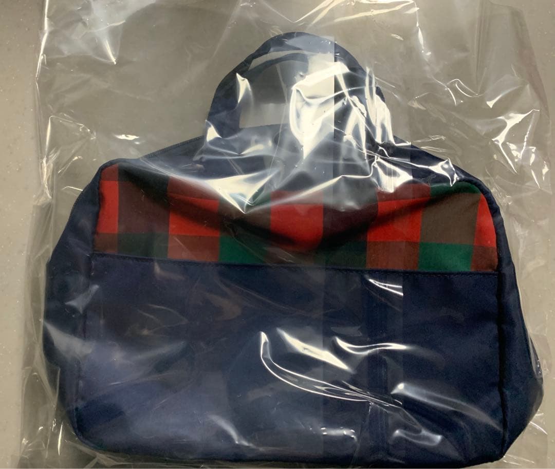 ♡新品未使用♡《ファミリア》おむつポーチ　赤系チェック　バッグ