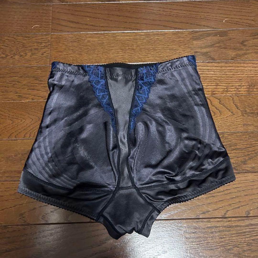 マルコ MARUKO 補正下着 カーヴィシャス ショートガードル - メルカリ