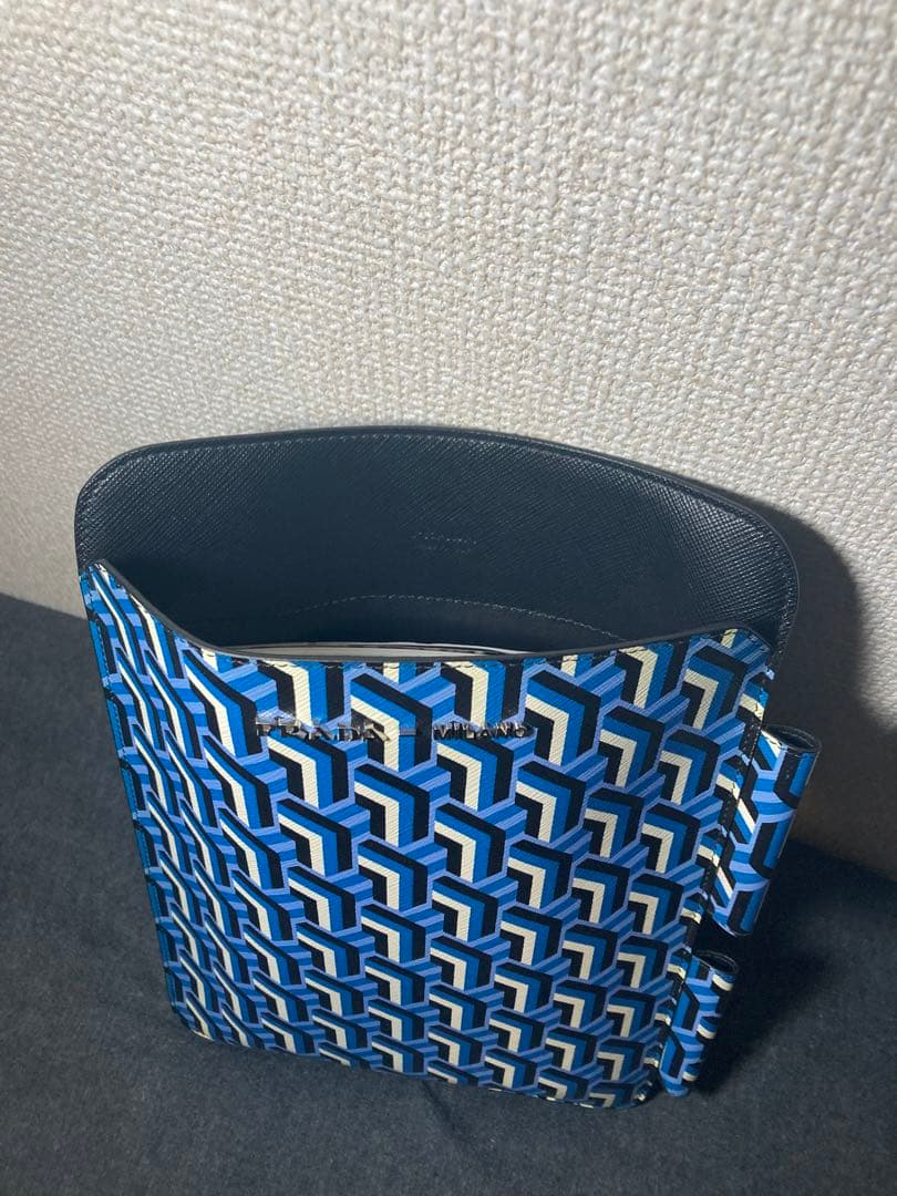 PRADAプラダ iPad ケース ブルー