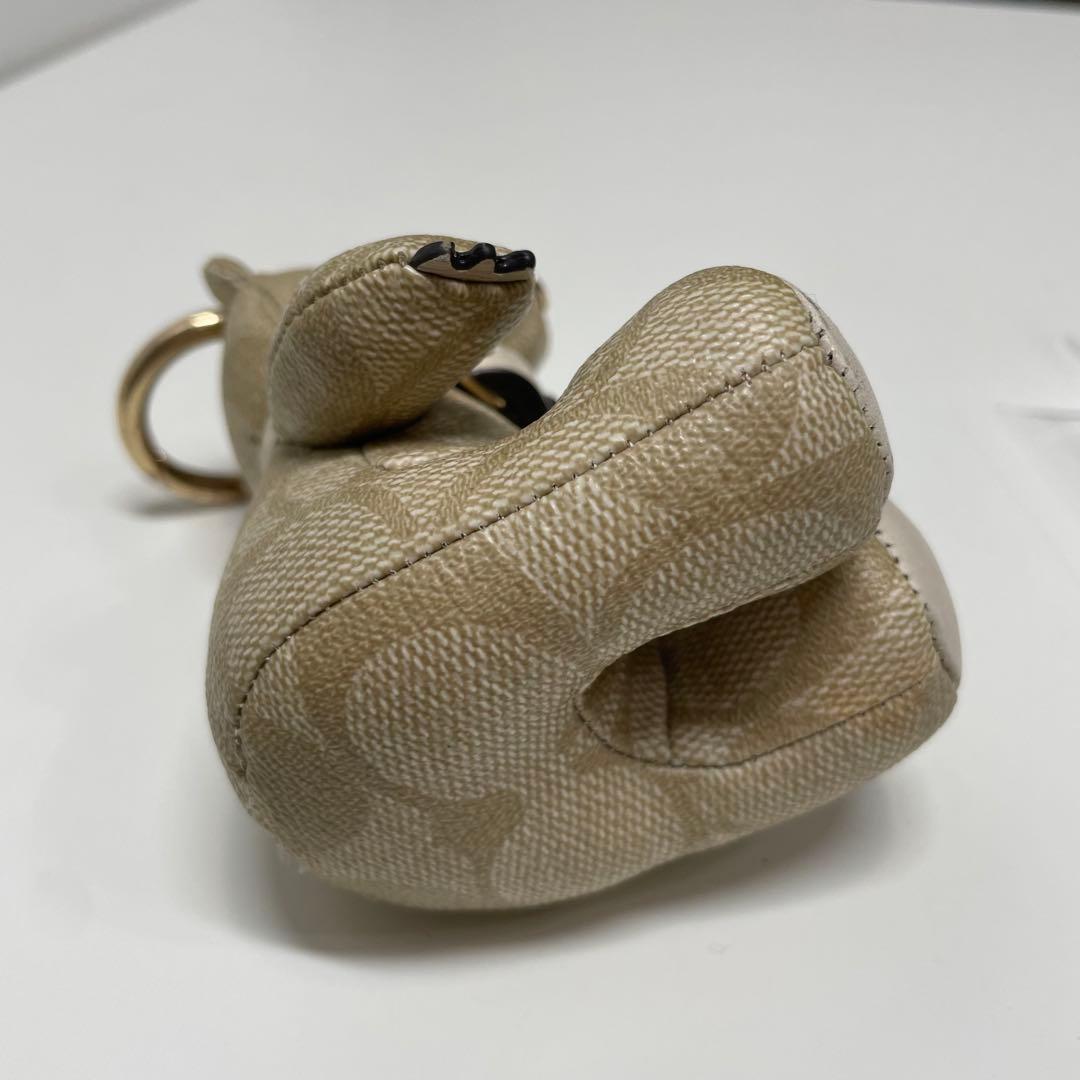 み*い様 COACH ベージュクマ型キーホルダー