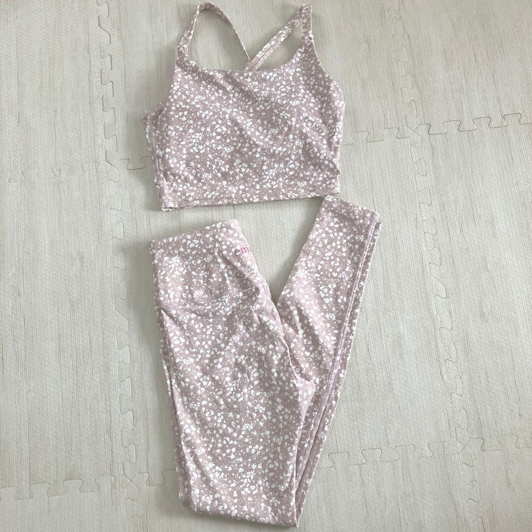 emmi ヨガ　花柄 ヨガウェアセット　ブラトップ　レギンス 楽天市場】【月末800円クーポン対象】エミ ヨガウェア emmi WELLNESS