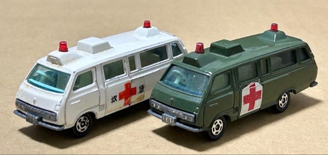 トミカ トヨタ ハイエースコミューター 2台セット② - メルカリ