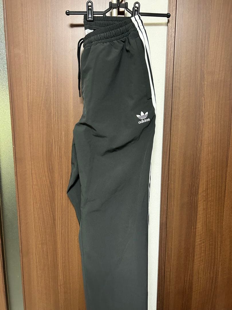 完売品 adidas トラックトッププルオーバー&トラックパンツ セットアップ