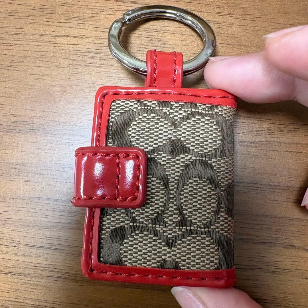 coach コーチ 写真入れ手帳型 キーリング キーホルダー 赤 - 小物低