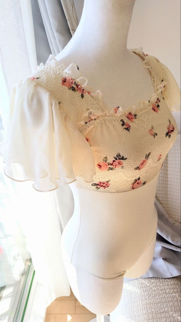 Ｓ～Ｍサイズ／秘密の花園に咲く可憐なピンクの薔薇が可愛いアイボリー娘役レオタード