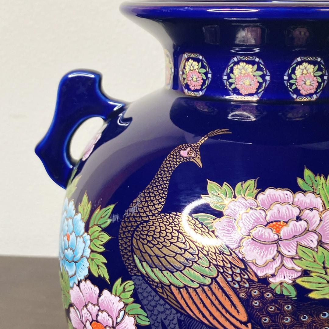 九谷焼 明陶窯】瑠璃色花瓶 孔雀と牡丹 壺型 両耳付 金彩 約22cm