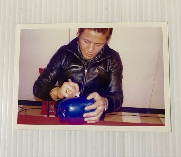 超激レア K‐1サイン入りグローブ K‐1ワールドMAX2002 - メルカリ