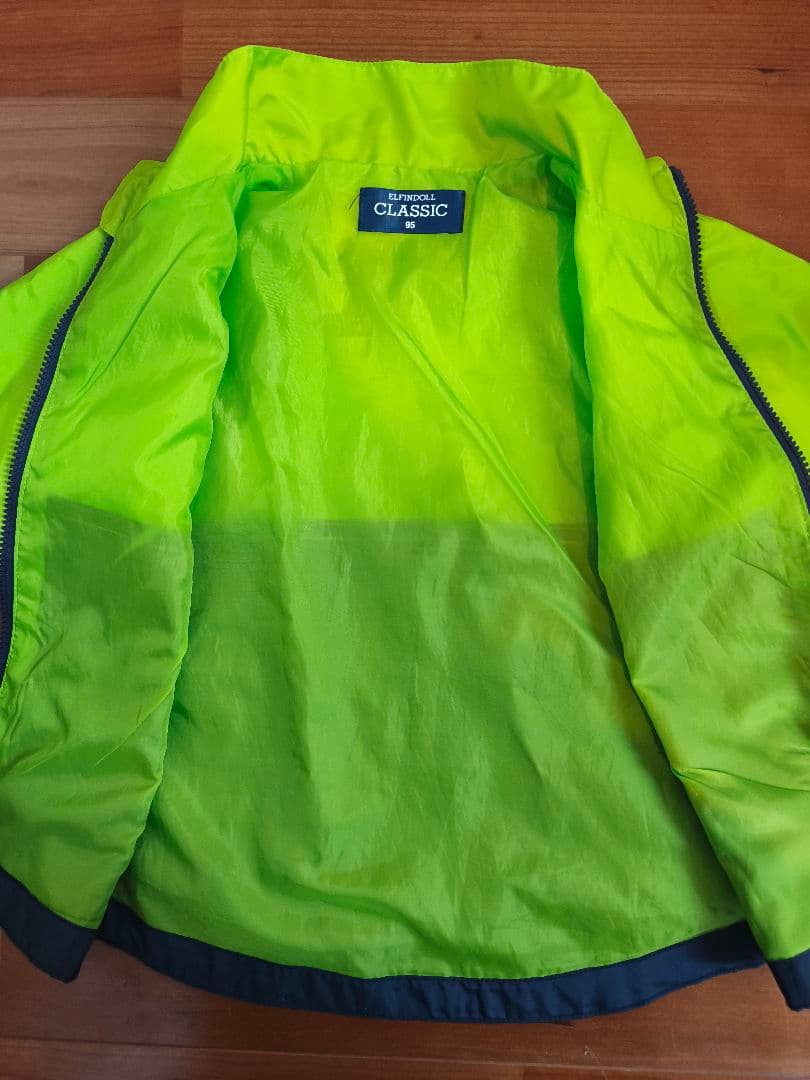 西松屋 蛍光グリーンウィンドブレーカー 95cm - メルカリ