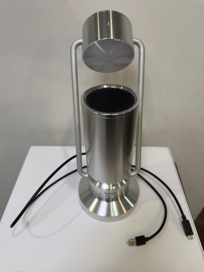 Canon albros Light & Speaker シルバー 音と光が創り出す没入空間。キヤノンのスポットライト型アルミ