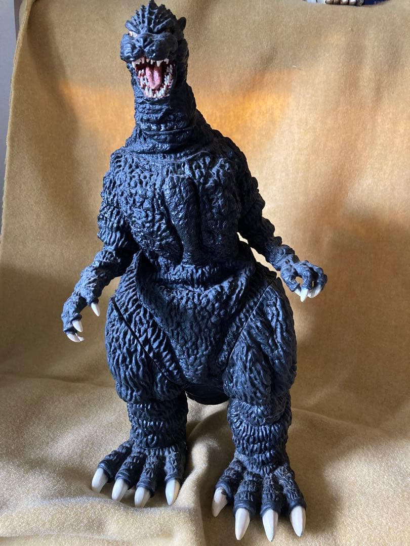 ゴジラ　フィギュア 新規造形の「ゴジラ（2004）」「ゴジラ（2016）」のレトロテイスト