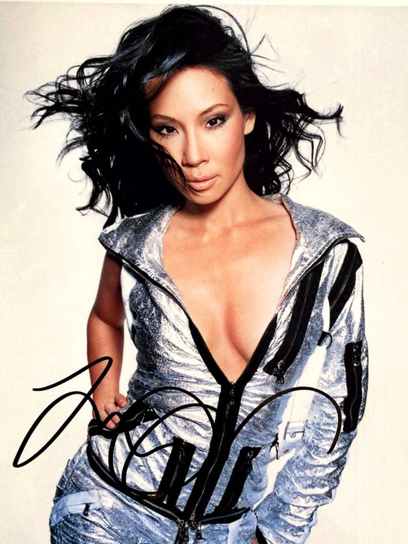 セール中…ルーシー・リュー直筆サイン入り超 特大写真…Lucy Liu ルーシー・リュー直筆サイン入り超 特大写真…Lucy Liuの通販 by まこ