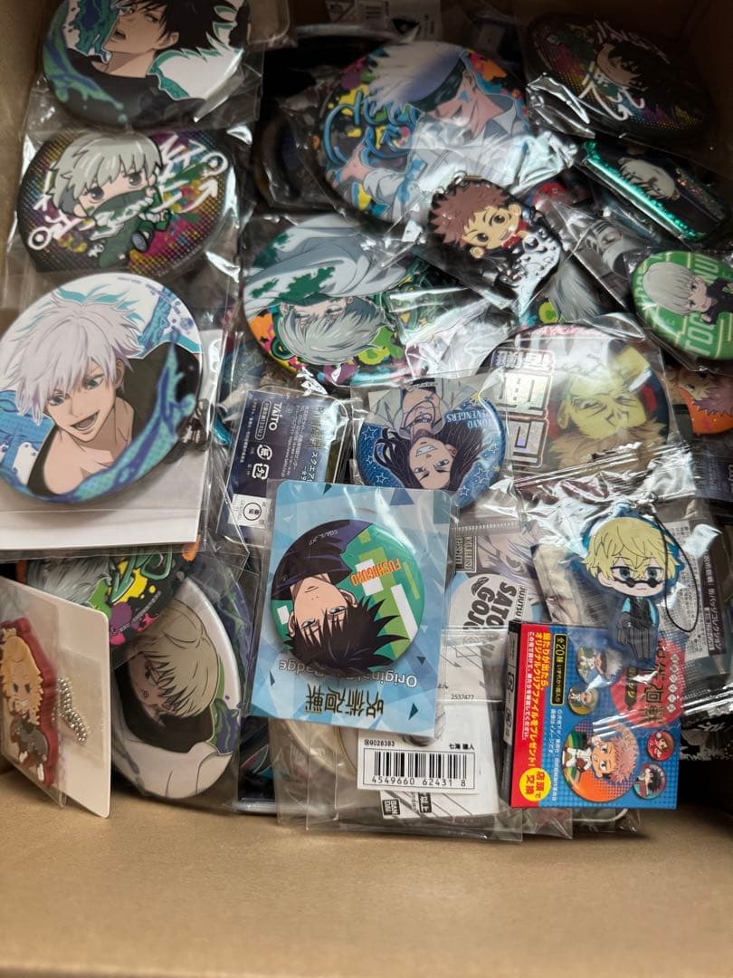 グッズ　大量　缶バッジ多め　100点以上　東リべ　呪術廻戦　鬼滅の刃