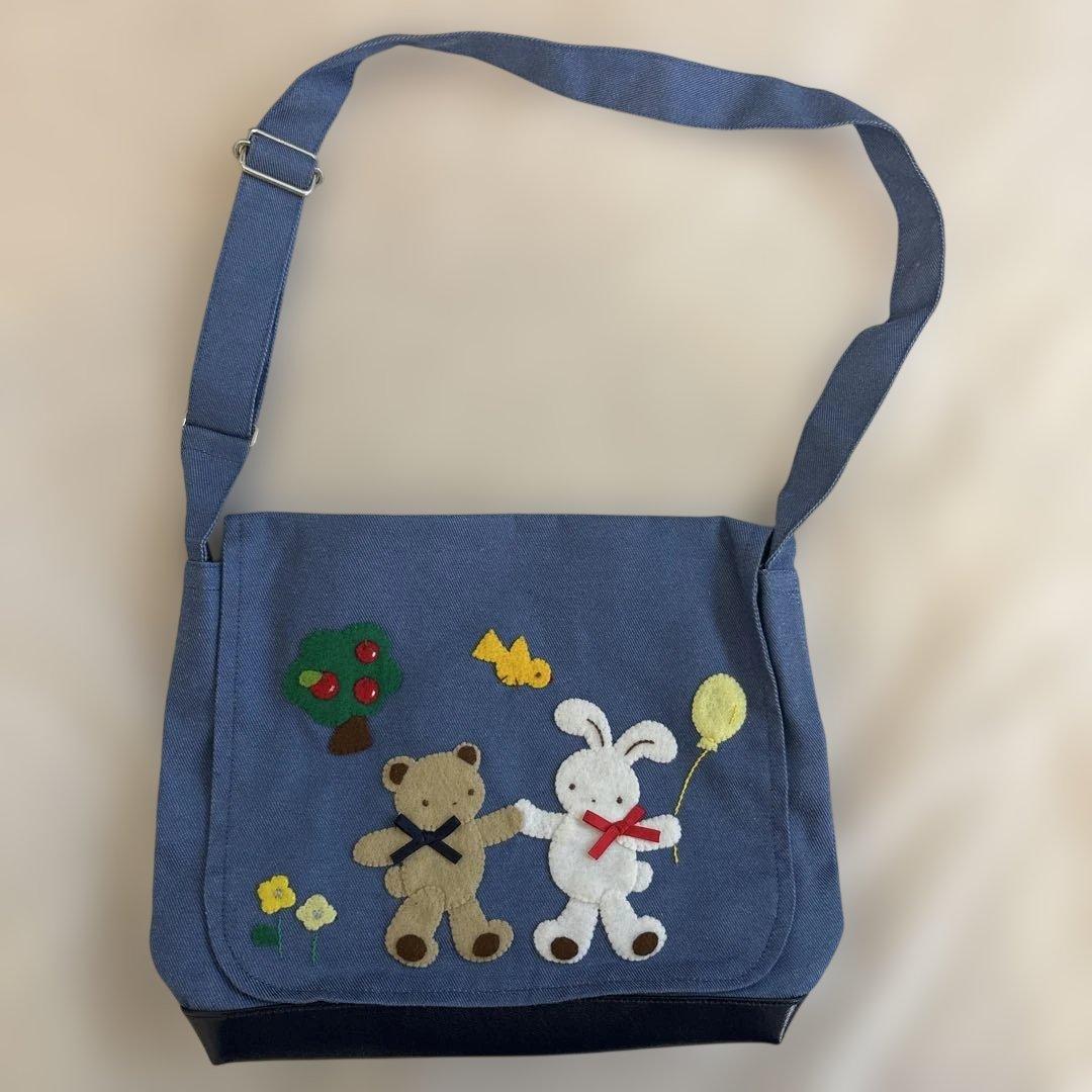 ファミリアクマとウサギ刺繍トートバッグ - メルカリ