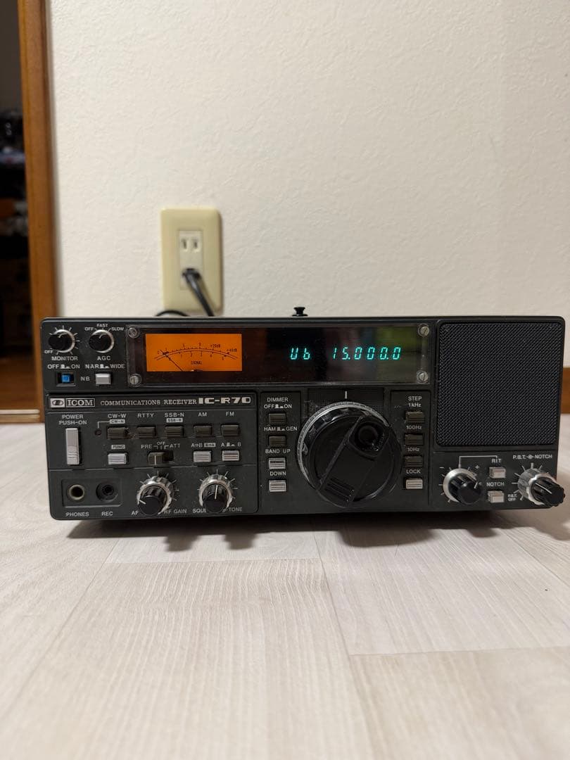 アイコム ICOM IC-R70 通信型受信機 100kHz〜30MHz - メルカリ