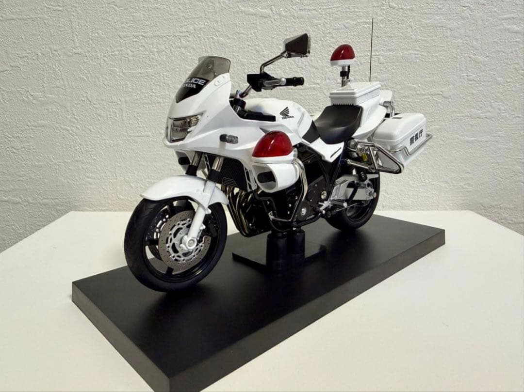 限定3000台！ HONDA CB1300P 新型 1/12スケール 白バイ - メルカリ