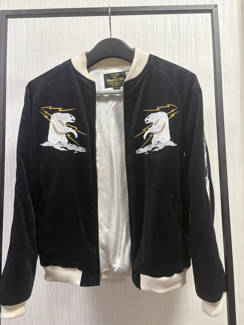 ベルベット スカジャン 黒 刺繍デザイン スカジャン 黒 ベルベット 刺繍 - メルカリ