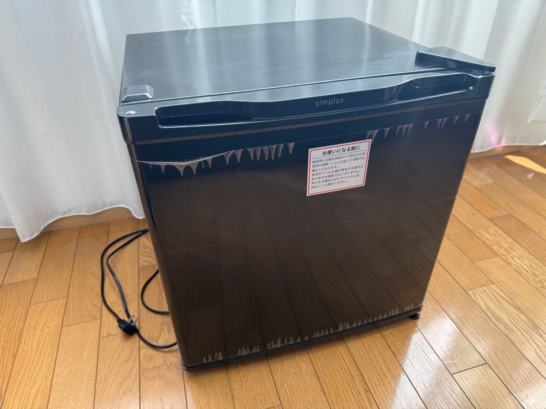 送料込み＊Simplus 2022年製1ドア冷凍庫＊SP-31LRF1-BK 楽天市場】1ドア冷凍庫 33L 右開き ノンフロン ガラス仕切り棚 小型