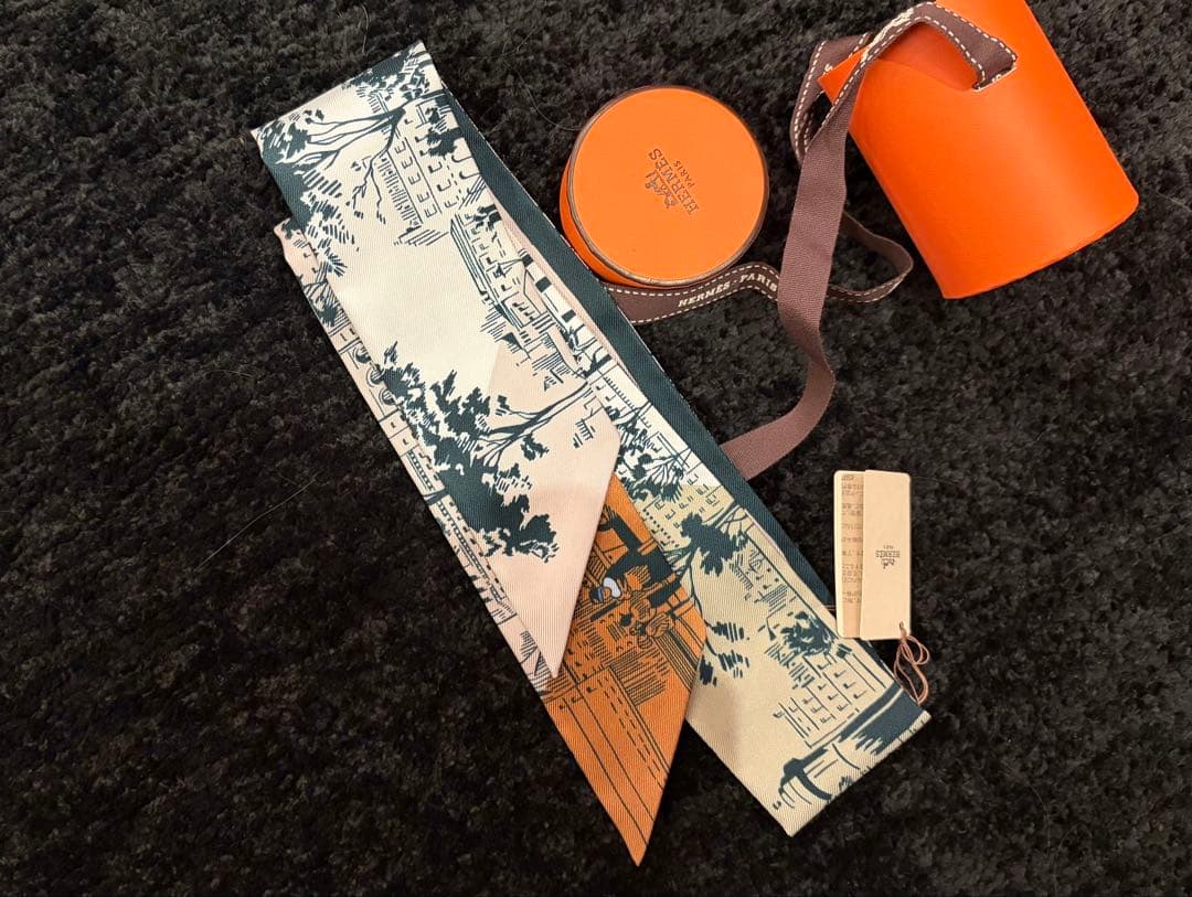 新品❗️エルメス　ツイリー 《ブールヴァールの陰から》