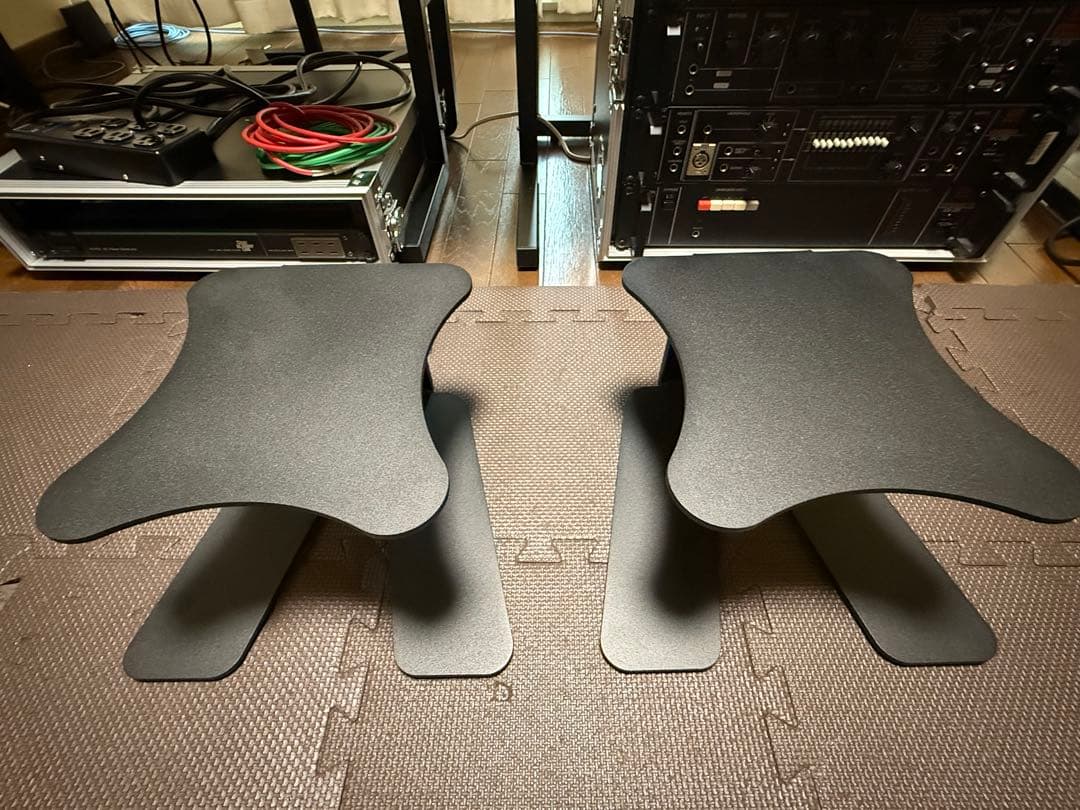 K&M ( ケーアンドエム ) 26774 スピーカースタンド　ペアー Amazon | K&M (ケーアンドエム) デスクトップ型モニタースピーカー用