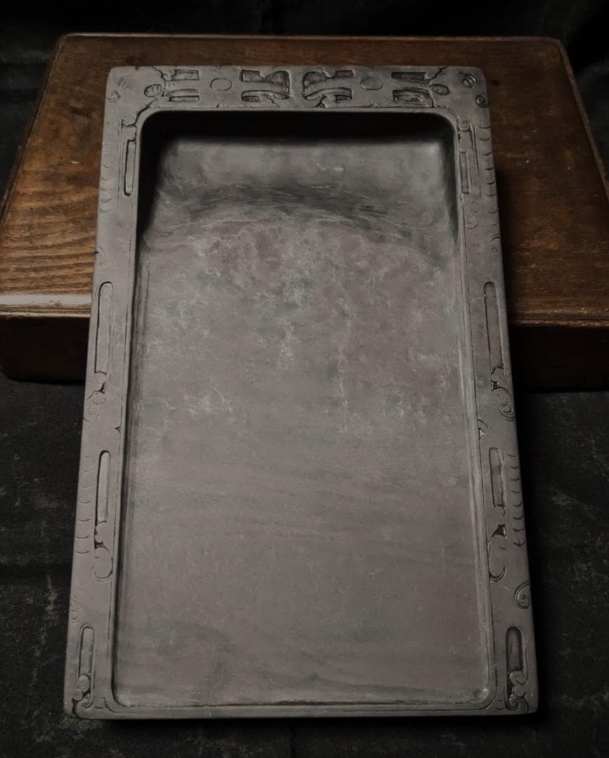 ■端渓硯■饕餮文彫琢の長方硯■玳瑁班・青花・金線■約8吋■古い合木箱