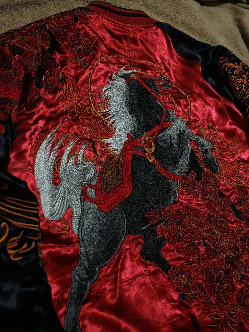 絡繰魂 馬 日本限定 スカジャン 花 unisex レーヨン ２面用 珍 絡繰魂 馬 日本限定 スカジャン 花 unisex レーヨン 2面用 珍 絡繰魂