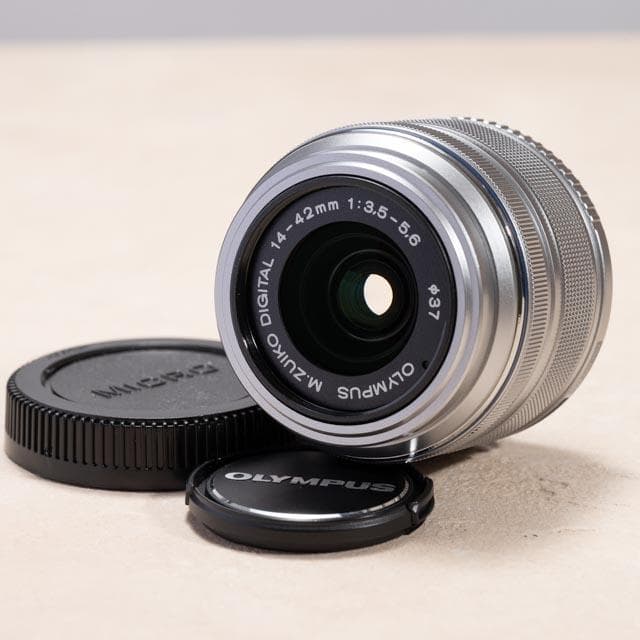 OLYMPUS M.ZUIKO DIGITAL 14-42mm Ⅱ R　シルバー M.ZUIKO DIGITAL 14-42mm F3.5-5.6 II R [シルバー] 中古価格比較