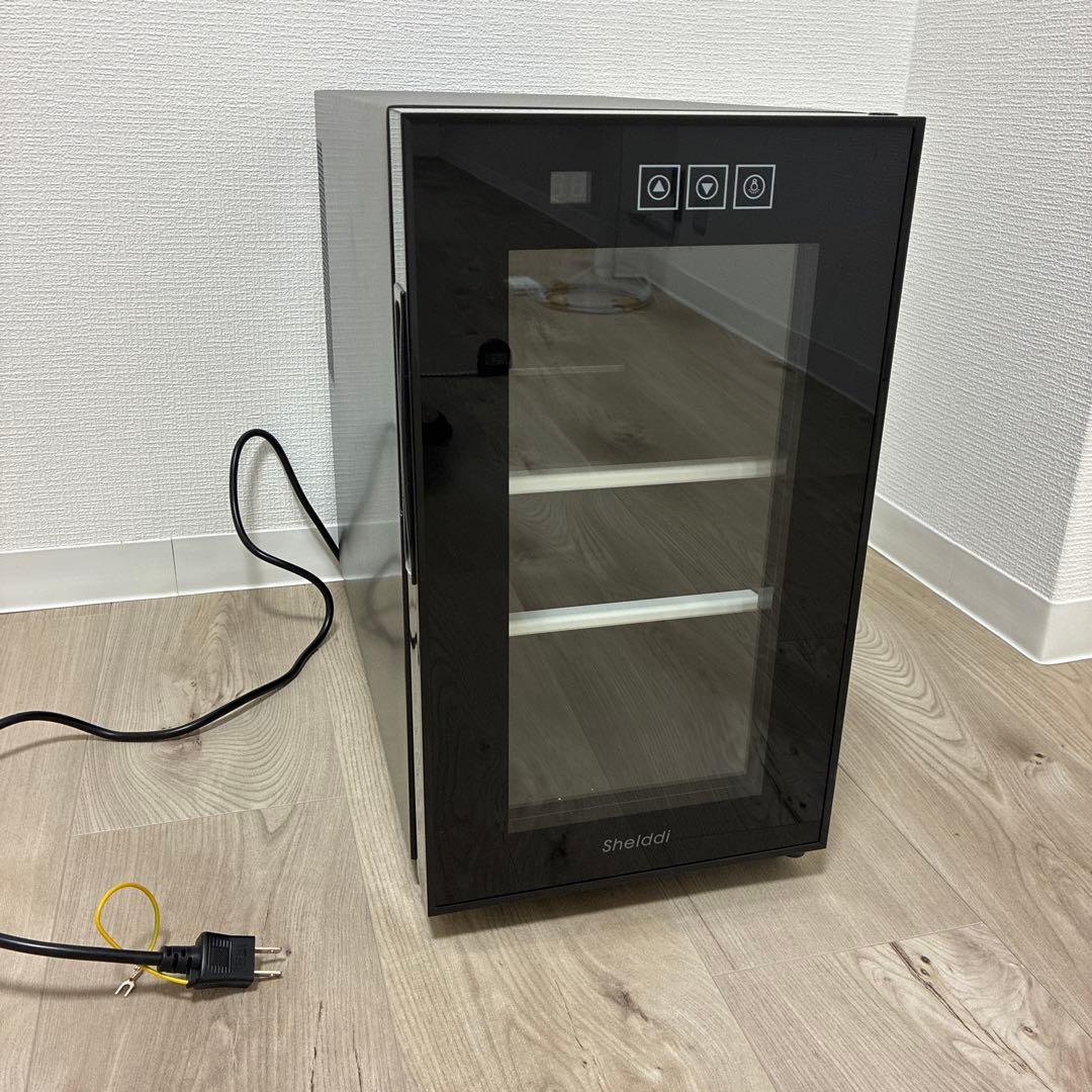 Shelddi ブラック 家庭用小型冷蔵庫 ガラスドア 3段　23L Amazon | Shelddi 小型冷蔵庫 48L コンプレッサー式 透明ガラスドア