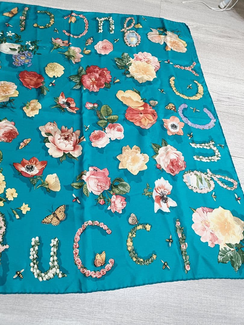 GUCCI グッチ スカーフ 大判 花柄 蝶 シルク100% ブルーグリーン