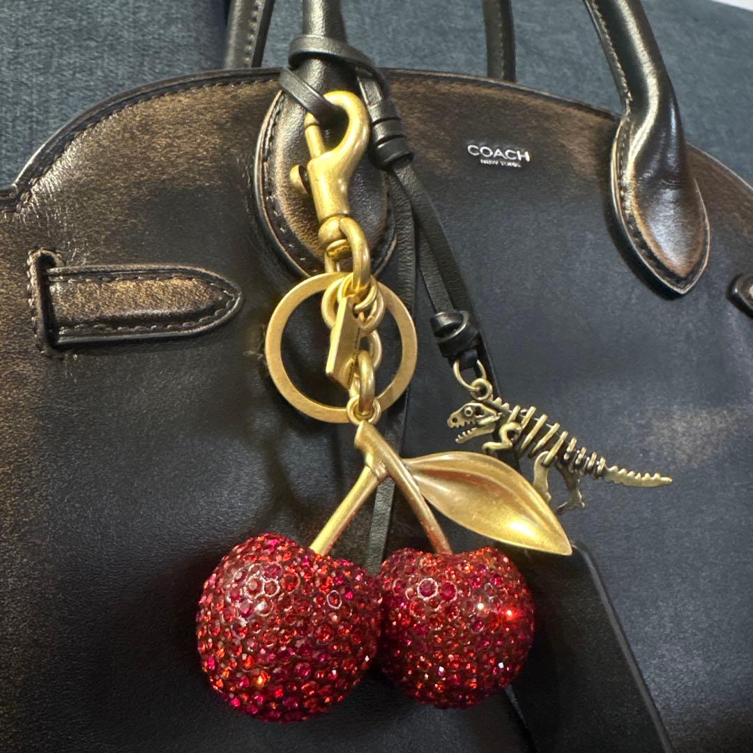 今期新作新品コーチ COACH バッグチャームさくらんぼクリスタル