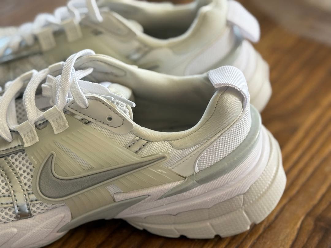 ナイキ V2K ラン　23.5cm ホワイト　シルバー