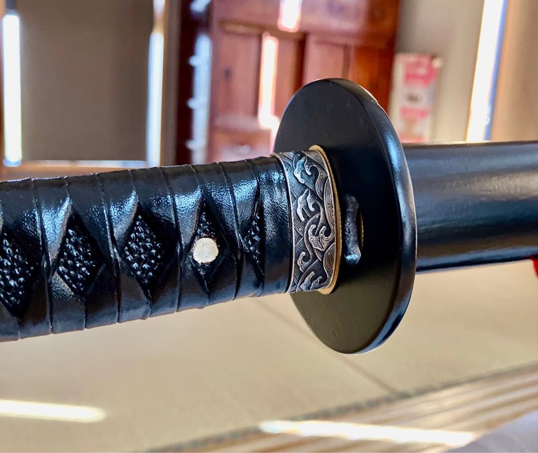 五条　日本刀 黒い鞘 赤い紐 居合刀　模造刀 上金雲 黒紐 大刀 模造刀｜【公式】模造刀・居合刀の専門店「忍屋」