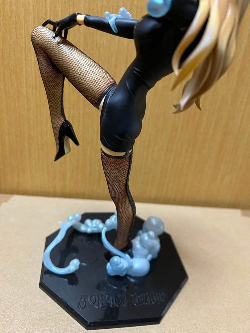 ワンピース“LIMITED EDITION” カリファ POP