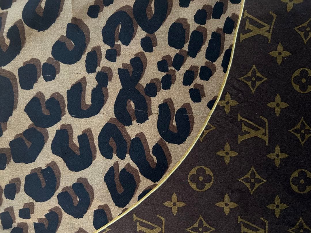 LOUIS VUITTON ルイヴィトン レオパード柄 モノグラムシルクスカーフ