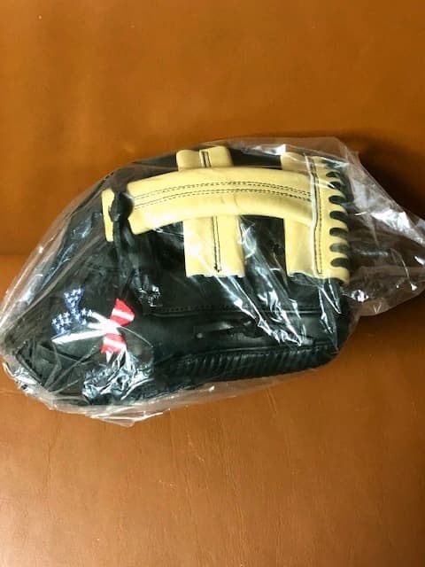 新品☆最高級☆USA限定発売☆星条旗ロゴ☆アンダーアーマー☆内野手