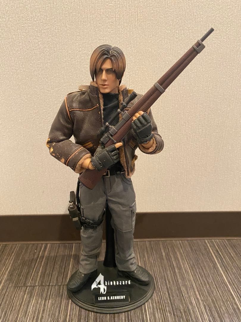 バイオハザード4 1/6スケールフィギュア レオン ホットトイズ - メルカリ