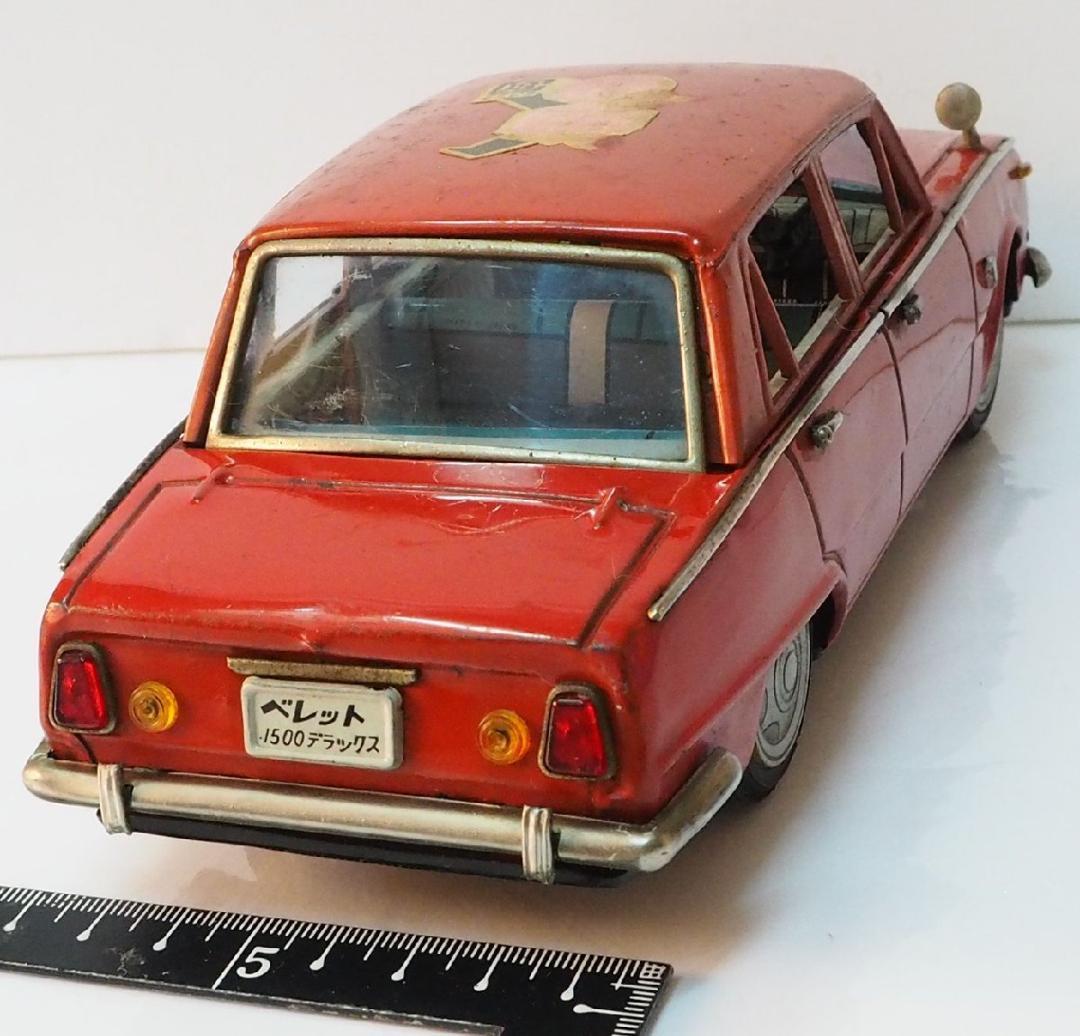 萬代屋【イスズ ベレット 1500 デラックス 赤】ブリキ製ミニカー TIN箱無