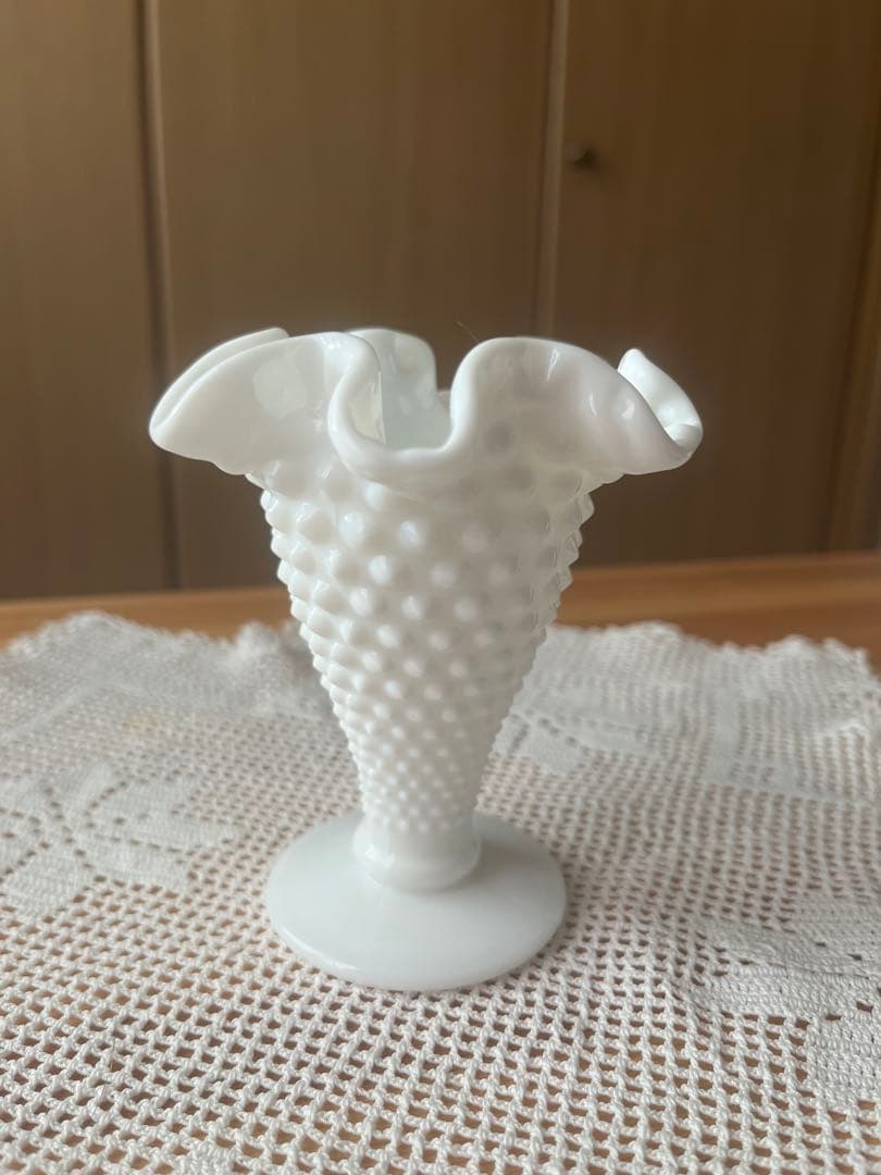 フェントン Fenton ミルクガラス ホブネイル フラワーベース - メルカリ