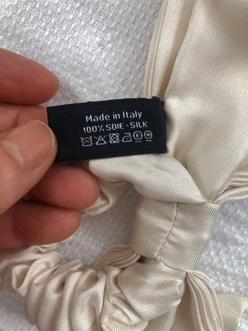 CHANEL アイボリー リボンヘアゴム スズ，グランマ様こ専用。 - メルカリ