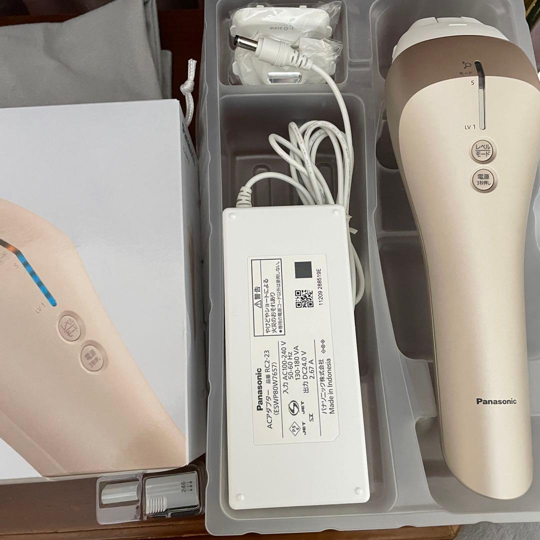 パナソニック ES-WP98 脱毛器　光美容器　光エステ　ほぼ未使用　人気 試してみた】光美容器 光エステ＜ボディ＆フェイス用＞ ES-WP98