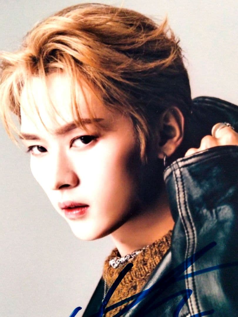 セール中…リノ直筆サイン入り2Lサイズ写真…Lee Know…ストレイキッズ…⑧ 2026年最新】straykids 直筆サイン リノの人気アイテム - メルカリ