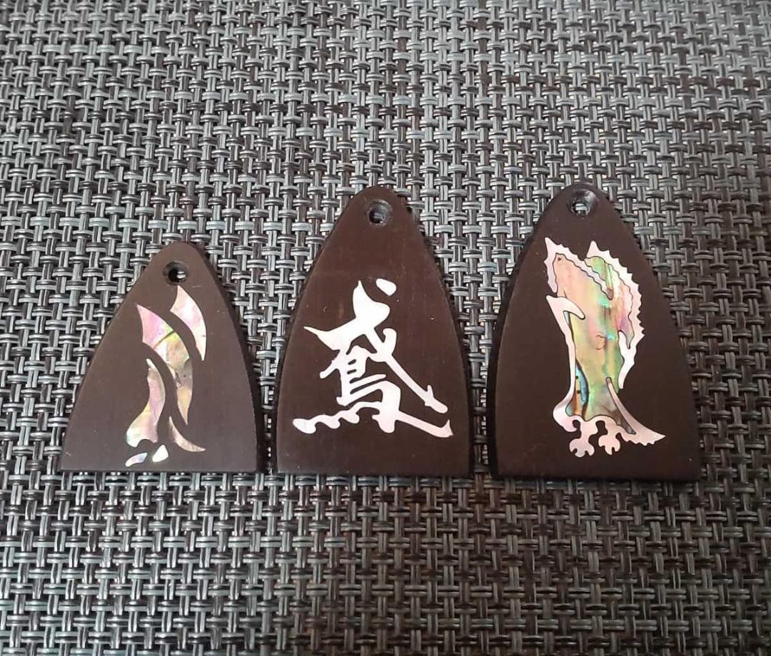 PRS ブラックエボニー製 パールフレーム トラスロッドカバー - メルカリ