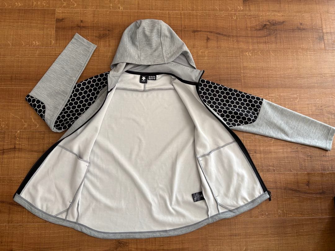 デサントゴルフ ダンボールニット ハニカムパターン袖 フード付き