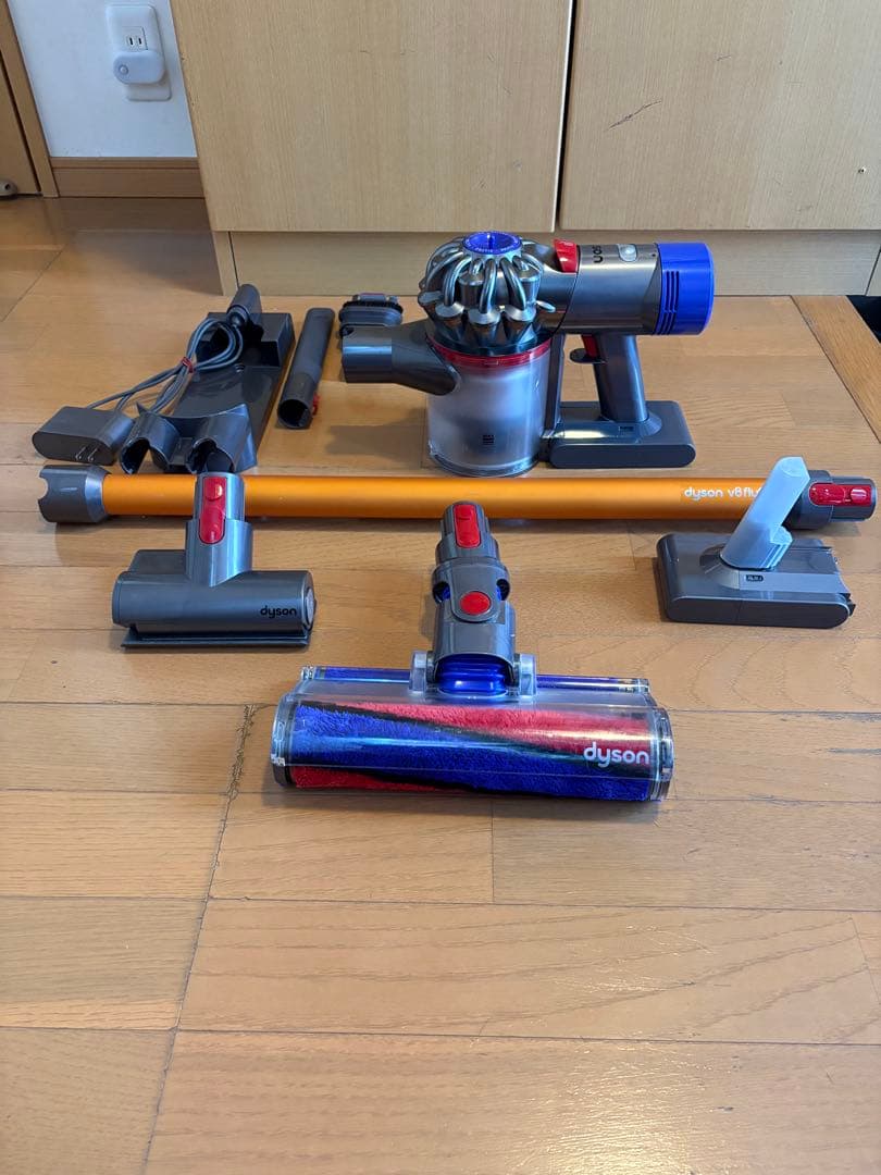 Dyson V8 Fluffy　分解清掃、消耗品全新品交換済み Viewer discretion advised!] I disassembled and cleaned the head of